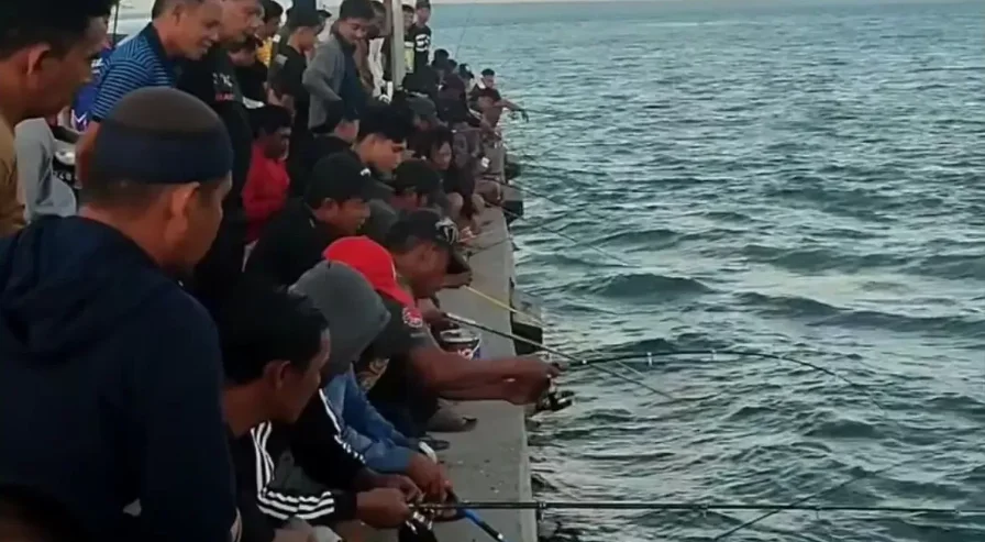 Kolam Labuh Pantai Merpati Bulukumba Jadi Spot Favorit Mancing Mania