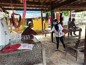 Sosialisasi, pembagian brosur dan masker di Hombes desa Padang loang